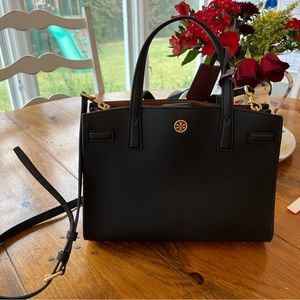 Cross body satchel. Excellent/like new condition